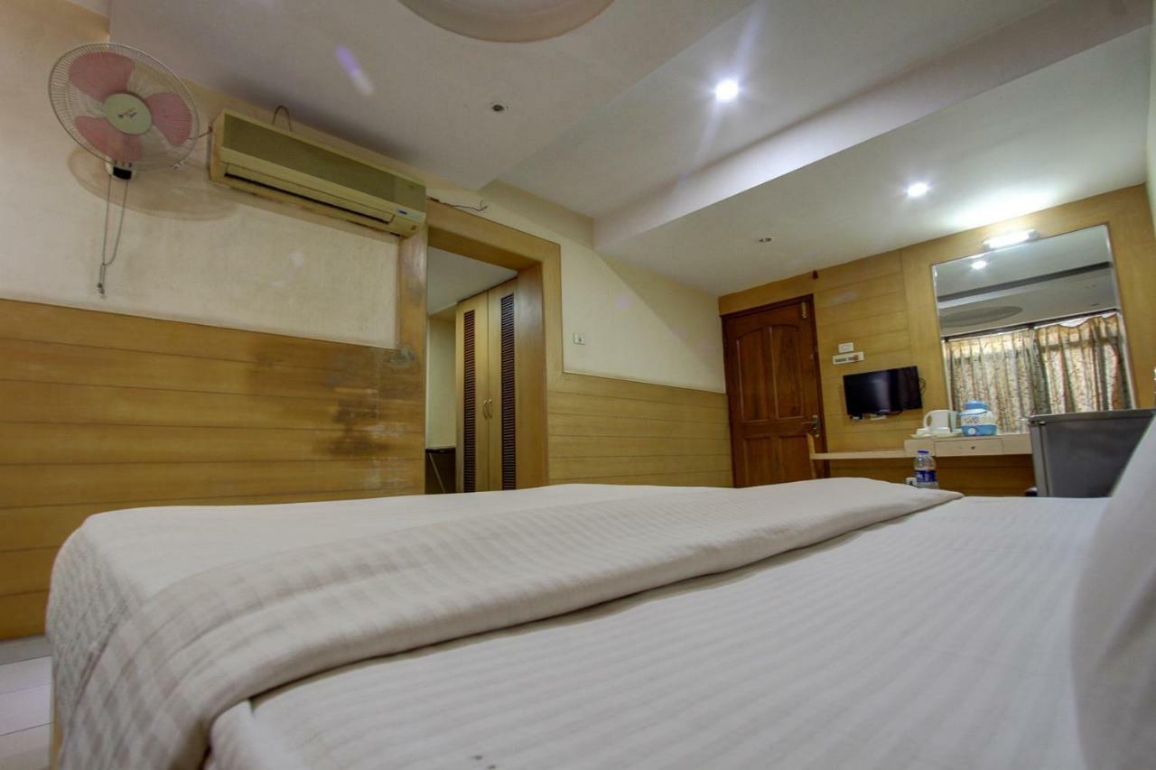 Hotel Rajsangam International 巴达米 外观 照片
