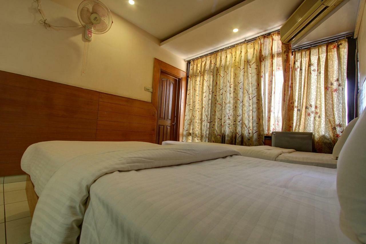 Hotel Rajsangam International 巴达米 外观 照片