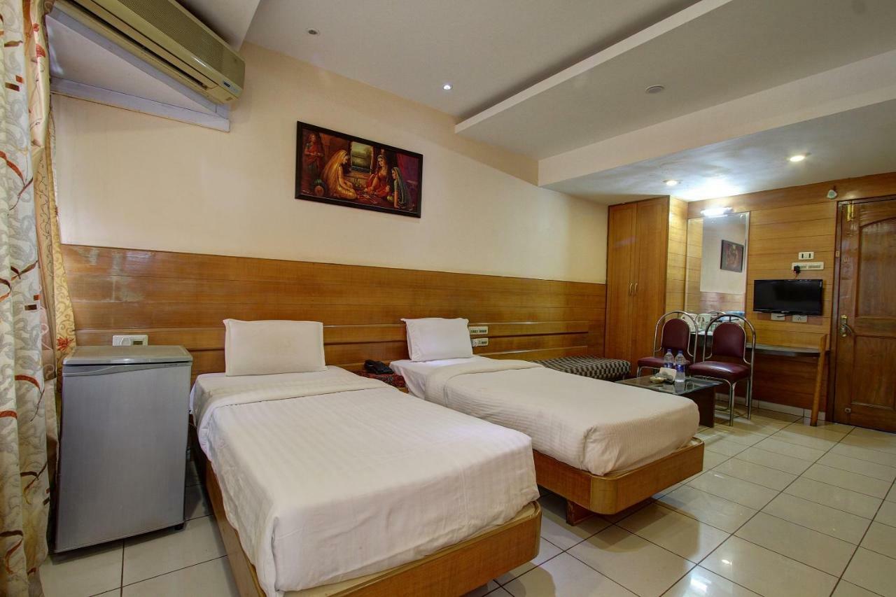 Hotel Rajsangam International 巴达米 外观 照片